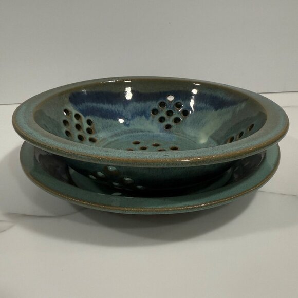 VTG 1996 Hand Thrown Signed 2 PC Pottery Berry Strainer Bowl Colander & Plate 9" - Picture 2 of 10